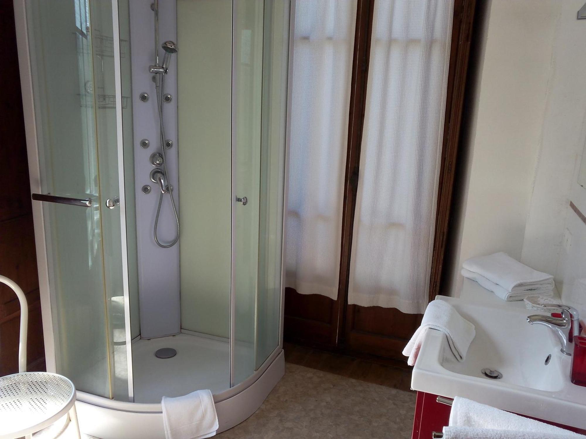 Castel De La Pique Bed & Breakfast Bagnères-de-Luchon Oda fotoğraf