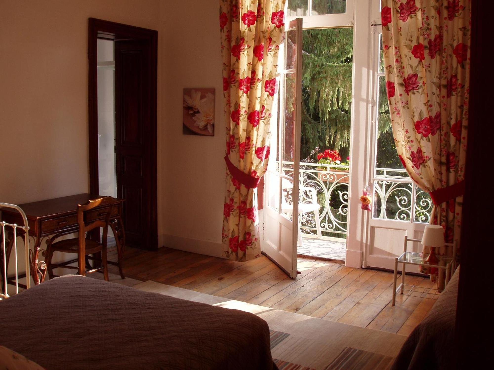 Castel De La Pique Bed & Breakfast Bagnères-de-Luchon Oda fotoğraf