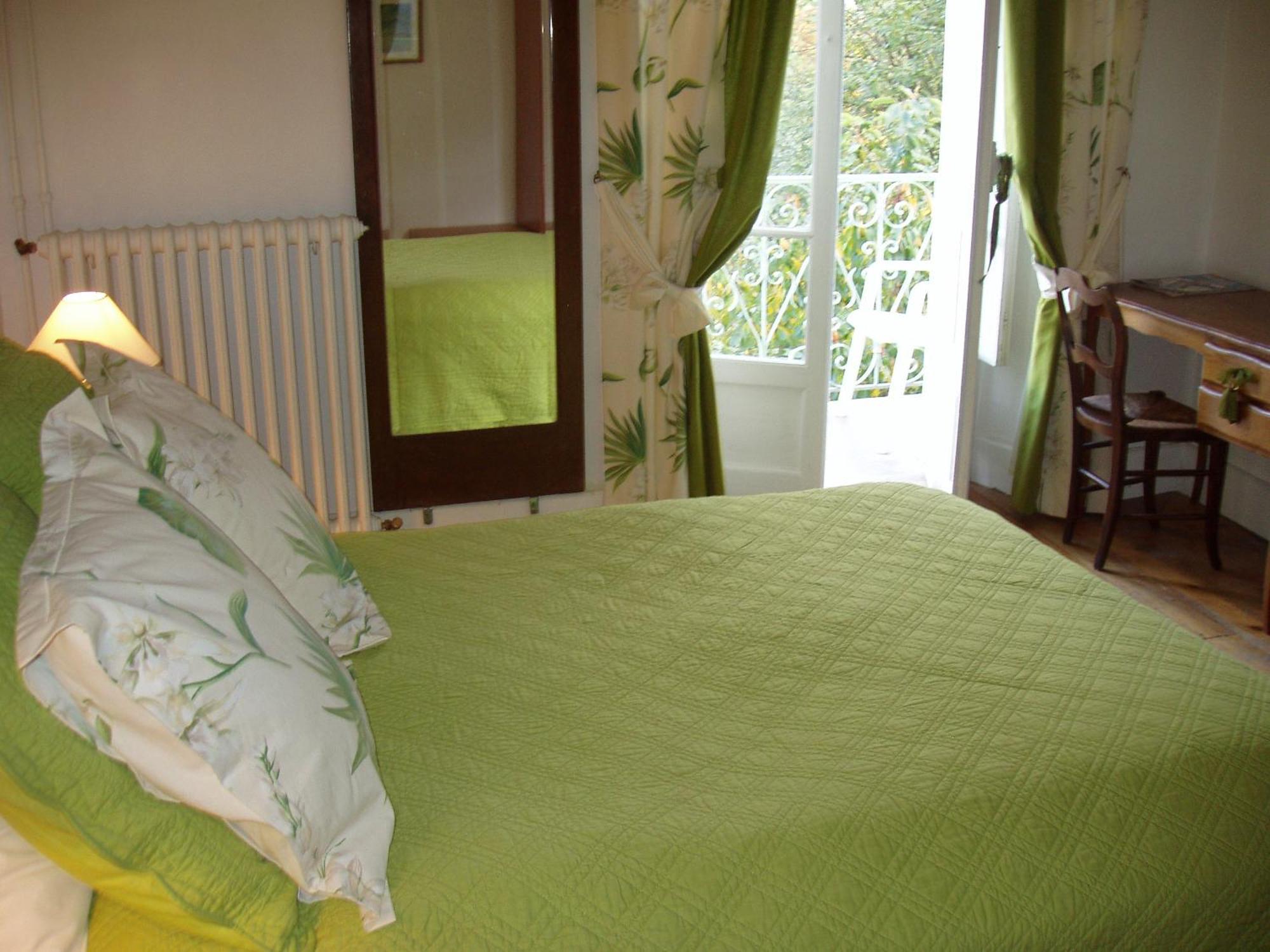 Castel De La Pique Bed & Breakfast Bagnères-de-Luchon Oda fotoğraf