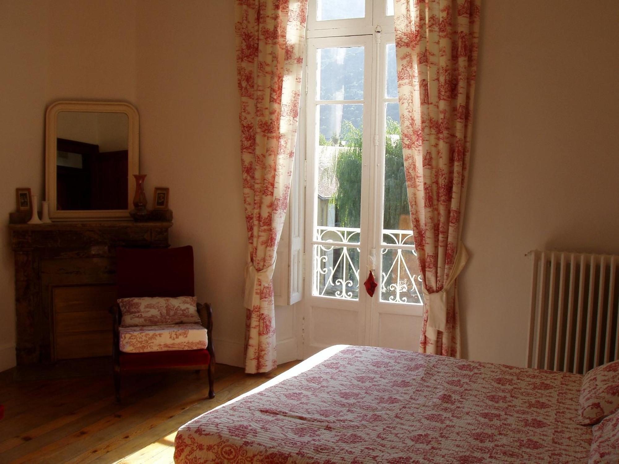 Castel De La Pique Bed & Breakfast Bagnères-de-Luchon Oda fotoğraf